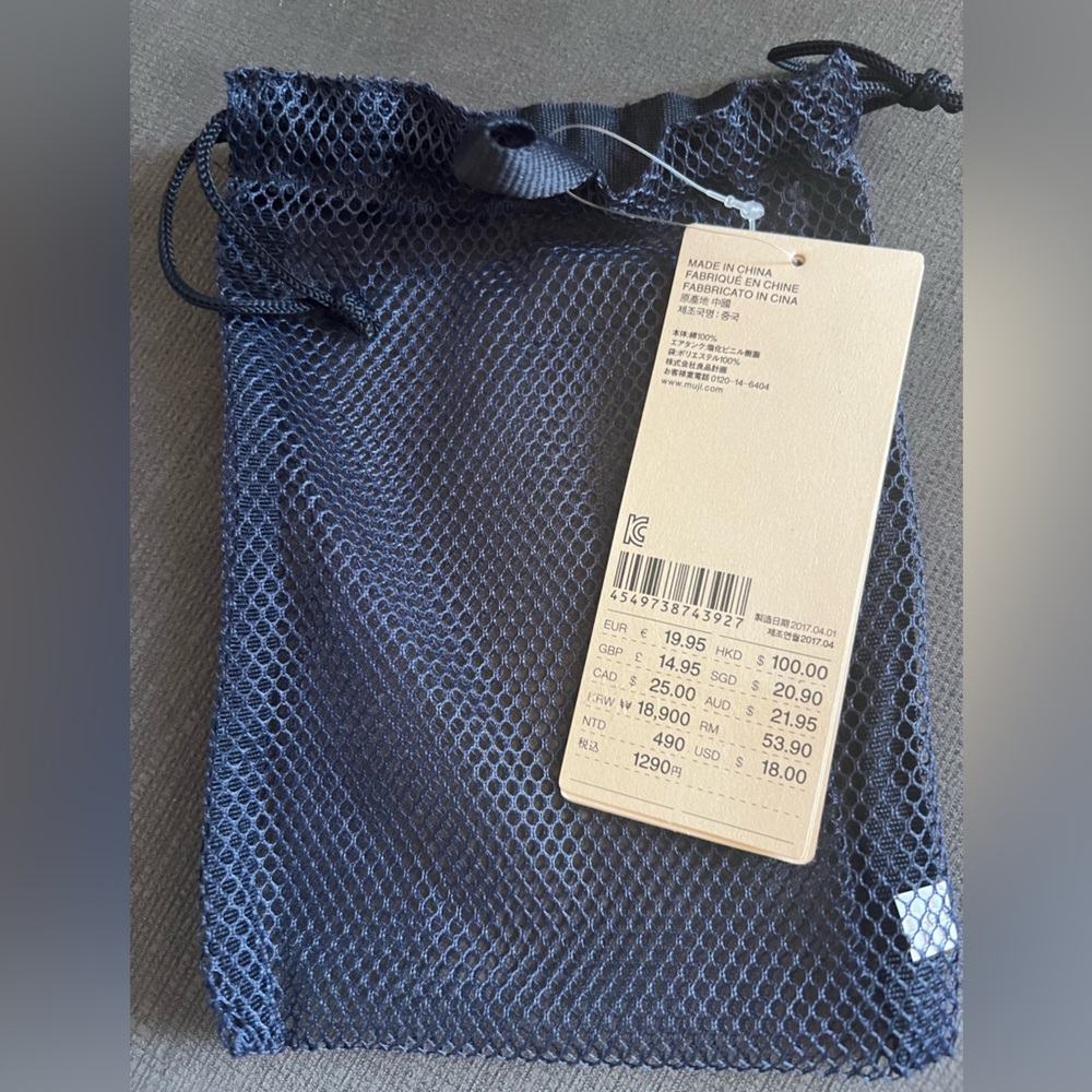 BRAND NEW Muji Inflatable Travel Neck Pillow - Picture 3 of 3